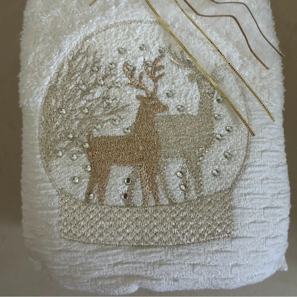 NWOT Set Of 2 White Gold Embroidered Hand Towel Deer Design Home Bath Decor Soft